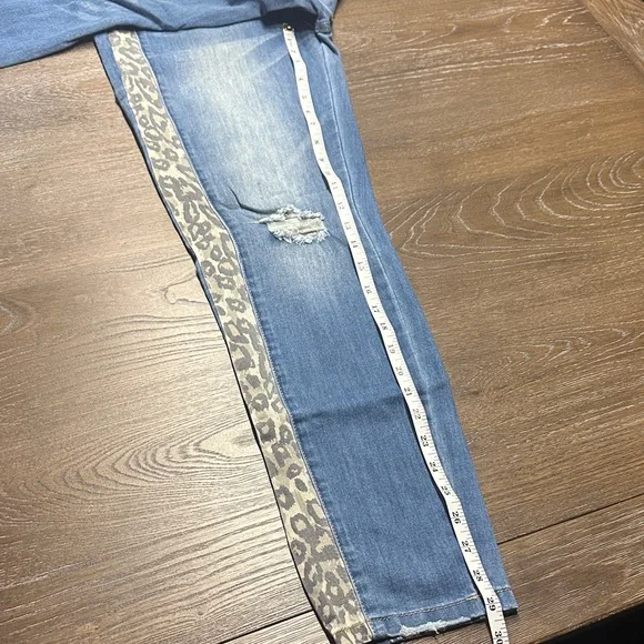 Easel Blue Jeans with Leopard Side Detail - Picture 7 of 7